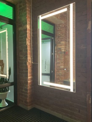 Der Spiegel Viola mit LED Ausleuchtung